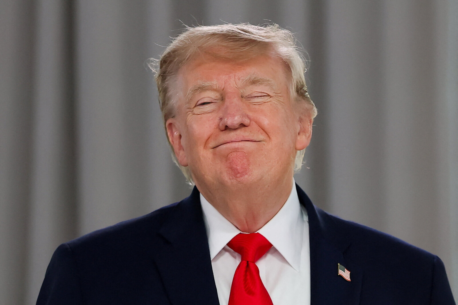 Donald Trump signerer presidentordre